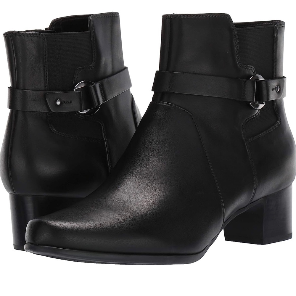 Clarks Women’s Boots Size 8.5